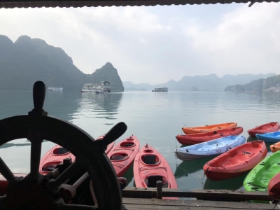 Kayaking-in-Halong-Bay-with-Cozy-Bay-Cruise-1